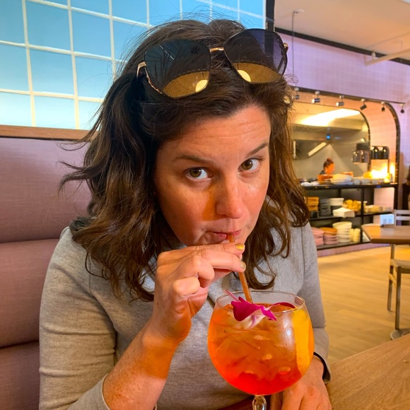 Meet your Posher, Lauren - Picture 2 of 3